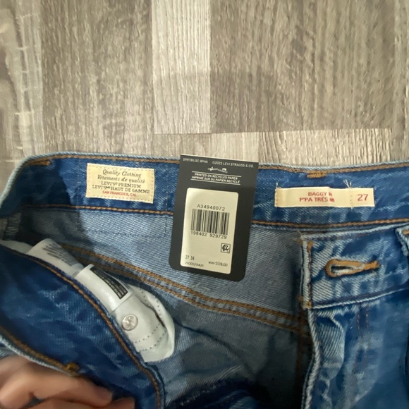 NWT Levi’s Baggy Dad Light Wash Wide Leg Jeans Size 27/34 inseam - Picture 5 of 5